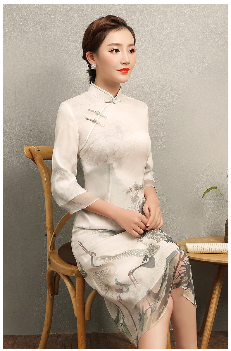 復(fù)古飛鶴旗袍，淡雅中袖中式旗袍裙