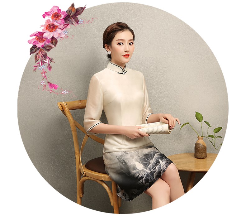 水墨荷花印花旗袍，淡雅米白色中式旗袍裙