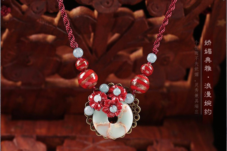 嬌媚典雅鎖骨鏈，醉花月項(xiàng)鏈?zhǔn)罪? src="/yuedu/d/file/bigpic/190404/04/13-1P22Q51218.jpg" / data-NHWZ="AwG6ll"><br / data-5UBV="xbaBQ8">
	<img alt=