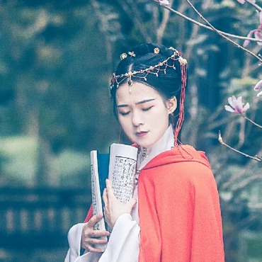 木蘭花開帶琴女生頭像，唯美古風(fēng)真人頭像