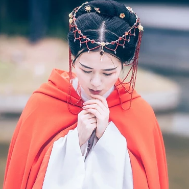 木蘭花開帶琴女生頭像，唯美古風(fēng)真人頭像