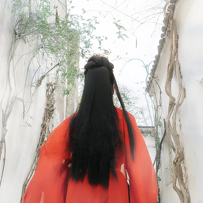 紅衣帶兵器女生頭像，唯美古風(fēng)真人頭像