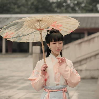 清新帶傘粉色披風女生頭像，唯美古風頭像