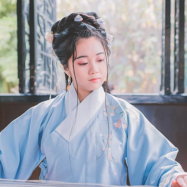 文藝藍(lán)衣帶團(tuán)扇女生頭像，唯美古風(fēng)真人頭像