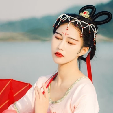 紅傘抱寵物女生頭像，唯美古風真人頭像