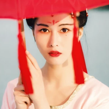 紅傘抱寵物女生頭像，唯美古風真人頭像