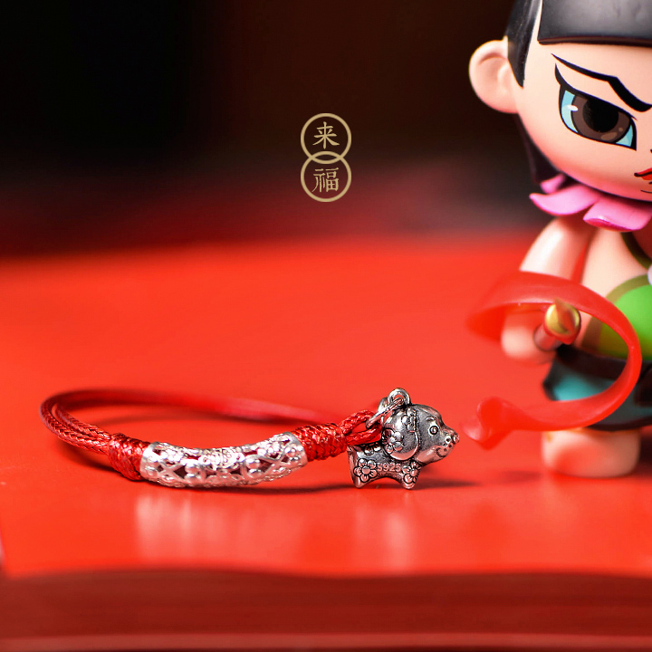 雕花狗生肖手鏈，本命年紅繩銀手鏈飾品