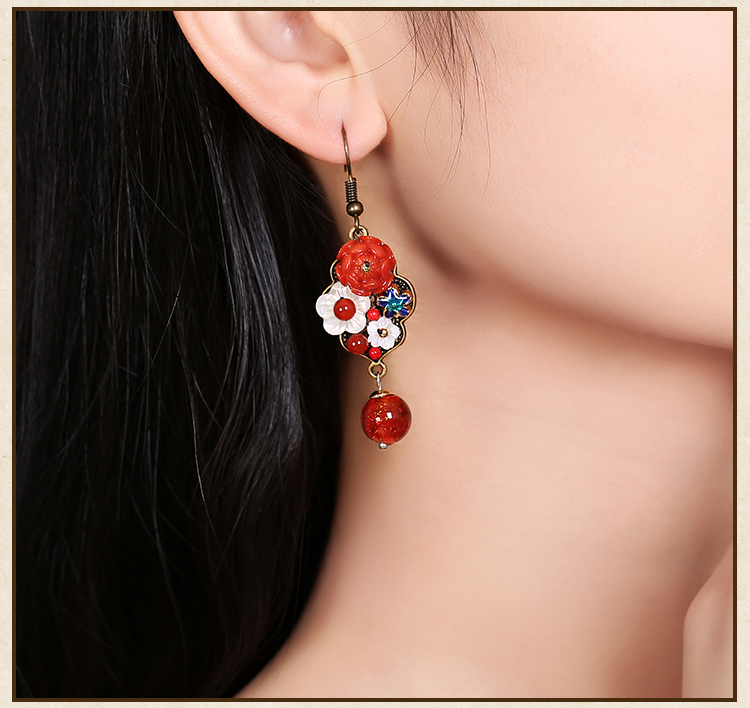 紅色民族風(fēng)耳環(huán)，復(fù)古長(zhǎng)款喜慶古風(fēng)吊墜耳環(huán)