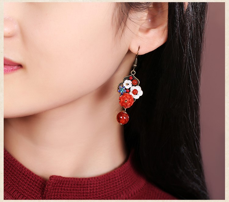 紅色民族風(fēng)耳環(huán)，復(fù)古長(zhǎng)款喜慶古風(fēng)吊墜耳環(huán)