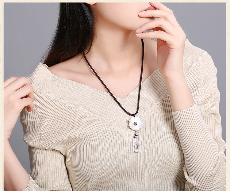 貝殼花復(fù)古鎖骨鏈，銀流蘇花朵項(xiàng)鏈?zhǔn)罪? src="/yuedu/d/file/bigpic/190404/04/13-1P305110912.jpg" / data-FFgh="6rOFW8"><br / data-BpkD="GOaCjw">
	<img alt=