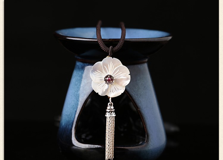 貝殼花復(fù)古鎖骨鏈，銀流蘇花朵項(xiàng)鏈?zhǔn)罪? src="/yuedu/d/file/bigpic/190404/04/13-1P305110912-52.jpg" / data-ABr3="3gWmGX"><br / data-DDcz="BV3yZf">
	<img alt=