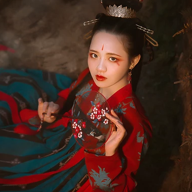 嬌艷紅傘女生頭像，唯美古風(fēng)真人頭像