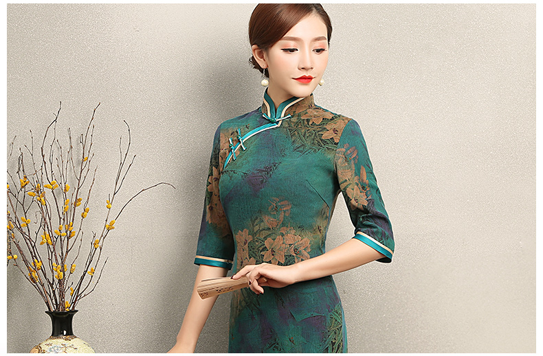復(fù)古雍容的墨綠旗袍，古典印花旗袍裙