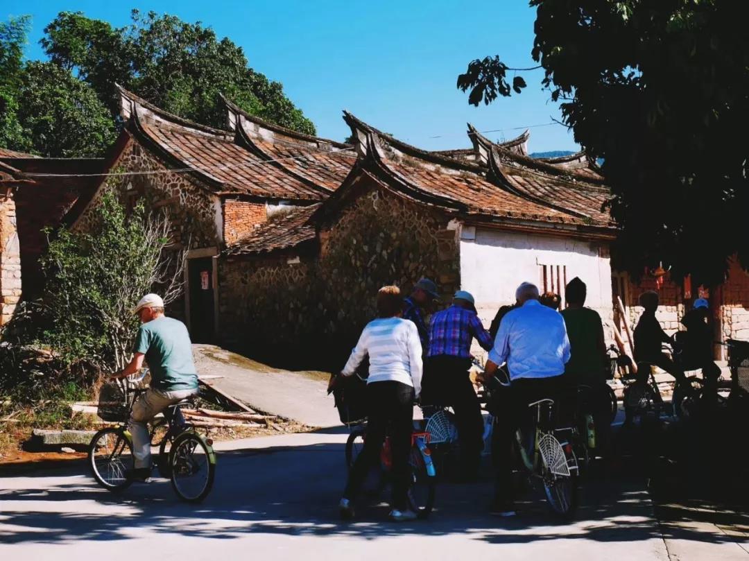 古山重水云間，細(xì)水長流吸引你