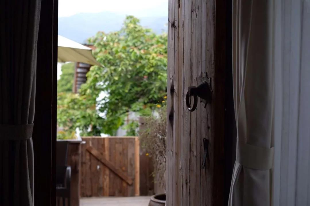 古山重水云間，細(xì)水長(zhǎng)流吸引你