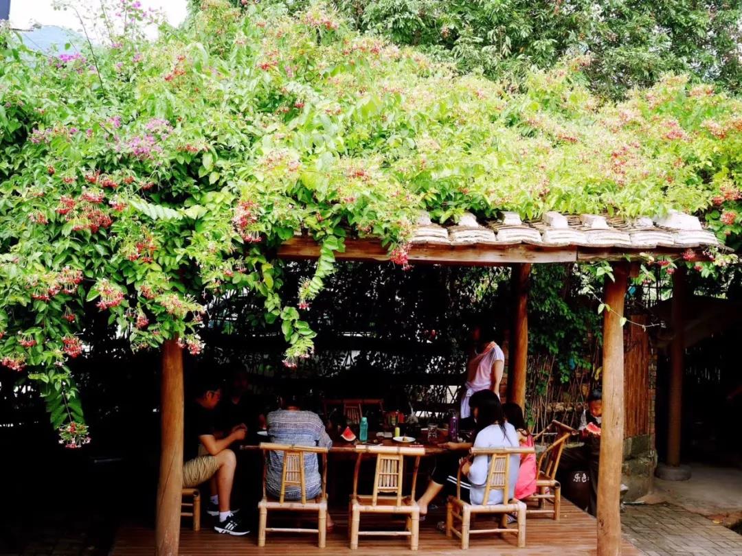 古山重水云間，細(xì)水長(zhǎng)流吸引你