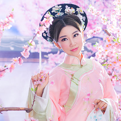 清新桃林妃子帶團扇女生頭像，唯美古風(fēng)真人頭