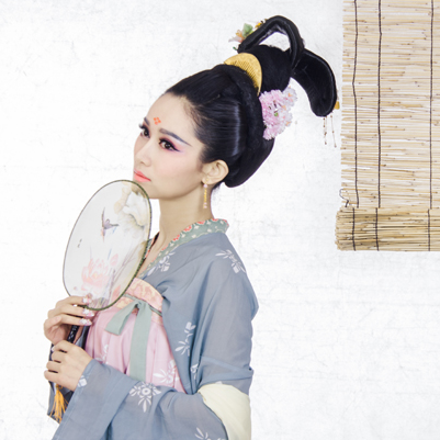 素雅帶團(tuán)扇女生頭像，唯美古風(fēng)真人頭像