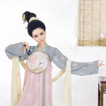 素雅帶團(tuán)扇女生頭像，唯美古風(fēng)真人頭像