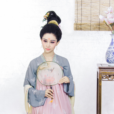 素雅帶團(tuán)扇女生頭像，唯美古風(fēng)真人頭像