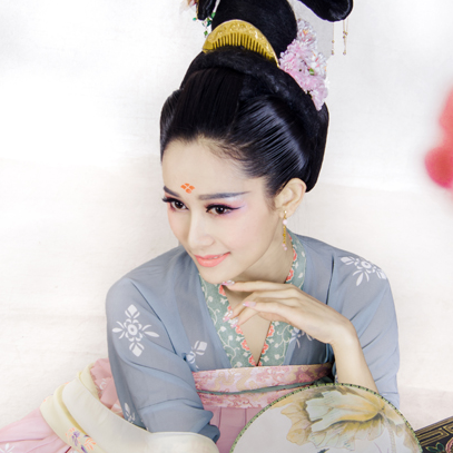 素雅帶團(tuán)扇女生頭像，唯美古風(fēng)真人頭像
