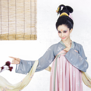 素雅帶團(tuán)扇女生頭像，唯美古風(fēng)真人頭像