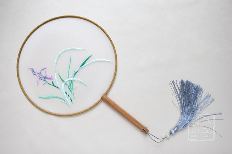 精美蘭花刺繡古風(fēng)團(tuán)扇，古典繡花工藝扇子