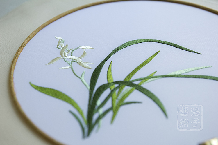 精美蘭花刺繡古風(fēng)團(tuán)扇，古典繡花工藝扇子