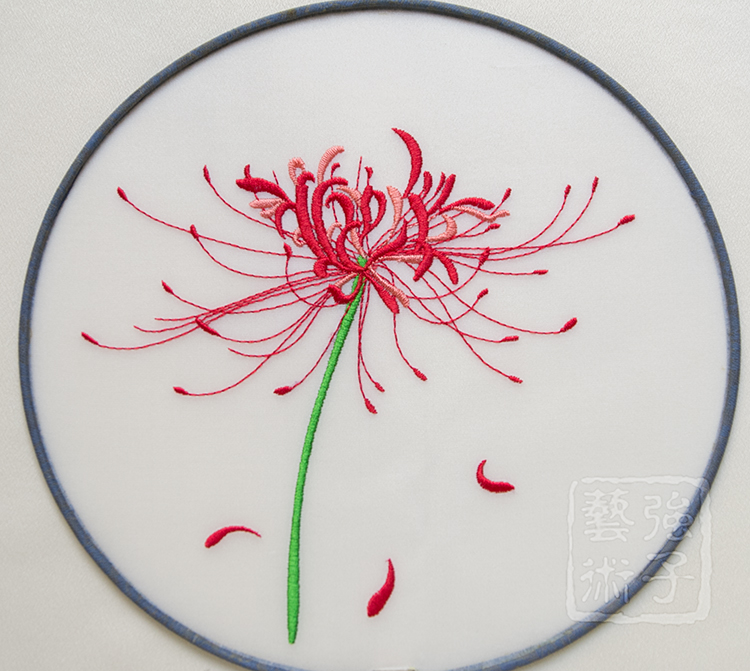 嬌艷彼岸花刺繡古風(fēng)團(tuán)扇，復(fù)古繡花工藝扇子