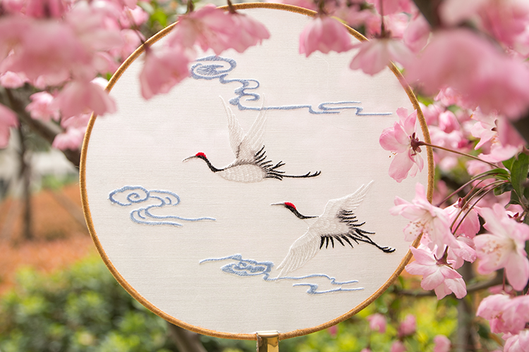 福壽雙鶴刺繡團(tuán)扇，典雅韻味刺繡工藝扇子