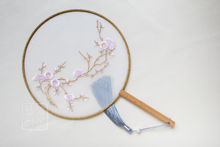 清新桃花刺繡團(tuán)扇，粉色韻味繡花宮扇工藝扇子