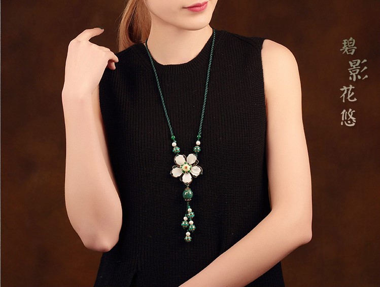 碧影花悠：清新典雅花朵毛衣鏈項(xiàng)鏈