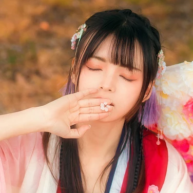 如花似夢帶傘女生頭像，唯美古風(fēng)真人頭像