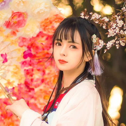 如花似夢帶傘女生頭像，唯美古風(fēng)真人頭像