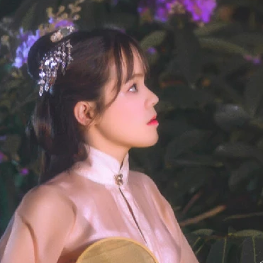 紫薇花開帶團扇女生頭像，唯美古風(fēng)真人頭像