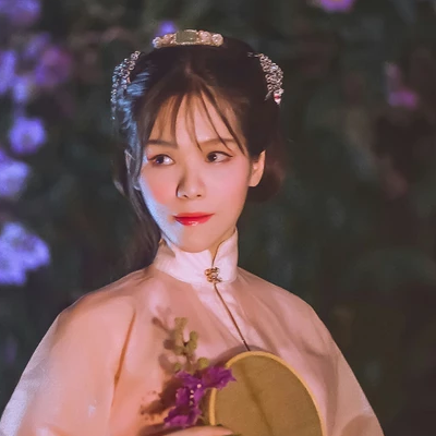 紫薇花開帶團扇女生頭像，唯美古風(fēng)真人頭像