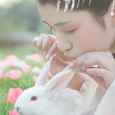 清新迷人帶寵物女生頭像，唯美古風(fēng)真人頭像