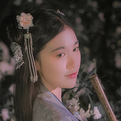 夜晚迷人花朵女生頭像，唯美古風(fēng)真人頭像
