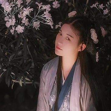 夜晚迷人花朵女生頭像，唯美古風(fēng)真人頭像