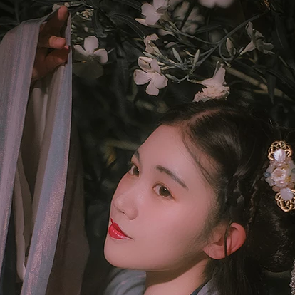 夜晚迷人花朵女生頭像，唯美古風(fēng)真人頭像