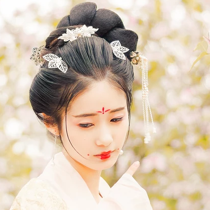 氣質(zhì)花朵帶傘女生頭像，唯美古風(fēng)真人頭像