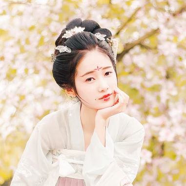 氣質(zhì)花朵帶傘女生頭像，唯美古風(fēng)真人頭像