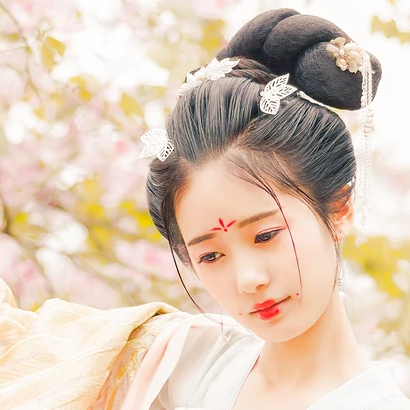 氣質(zhì)花朵帶傘女生頭像，唯美古風(fēng)真人頭像