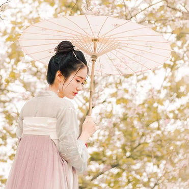 氣質(zhì)花朵帶傘女生頭像，唯美古風(fēng)真人頭像