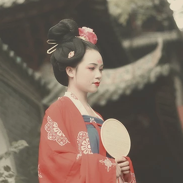 唐園帶團扇女生頭像，唯美古風(fēng)真人頭像