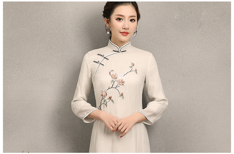 蘭花刺繡素雅旗袍，米白色中長款旗袍裙