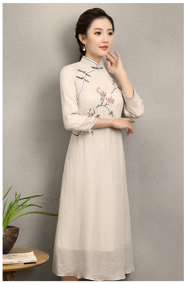 蘭花刺繡素雅旗袍，米白色中長款旗袍裙