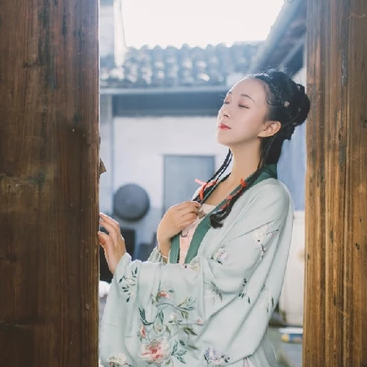 古典氣息帶傘女生頭像，唯美古風(fēng)真人頭像