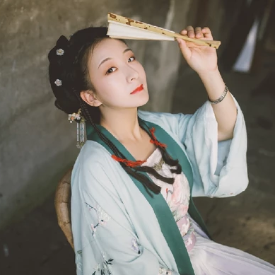 古典氣息帶傘女生頭像，唯美古風(fēng)真人頭像