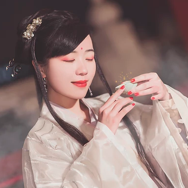 優(yōu)雅提燈品酒女生頭像，唯美古風(fēng)真人頭像